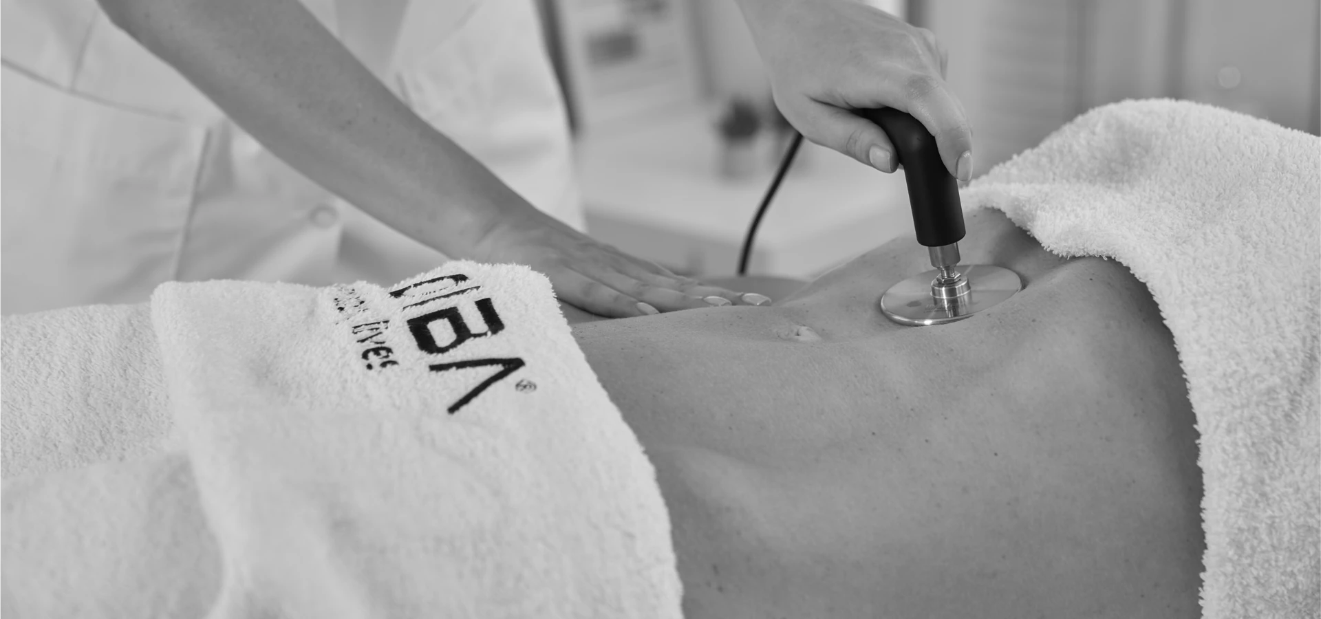Tratamiento de radiofrecuencia INDIBA en The Aesthetic by Luis Devoz, clínica de medicina estética en Bogotá